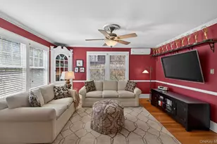 7 Grace Ct N, Great Neck, NY 11021 - Photo 11