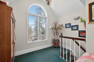 7 Grace Ct N, Great Neck, NY 11021 - Photo 23