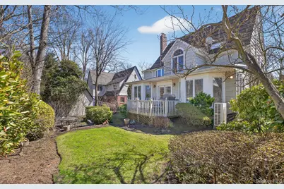 7 Grace Court N, Great Neck, NY 11021 - Photo 29