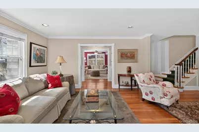 7 Grace Court N, Great Neck, NY 11021 - Photo 9