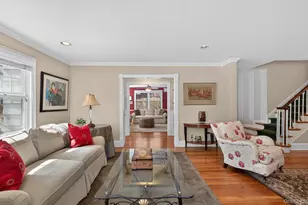 7 Grace Ct N, Great Neck, NY 11021 - Photo 9