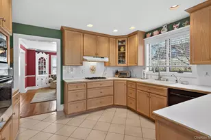 7 Grace Ct N, Great Neck, NY 11021 - Photo 19