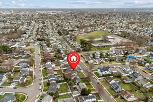 41 Winter Ln, Hicksville, NY 11801 - Photo 19