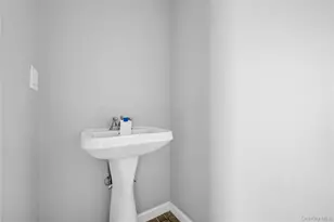 42 Autumn Dr, Poughkeepsie, NY 12603 - Photo 11