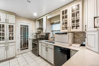 8543 211th Street, Hollis, NY 11427 - Photo 9