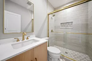 43 Barter Ln, Hicksville, NY 11801 - Photo 21