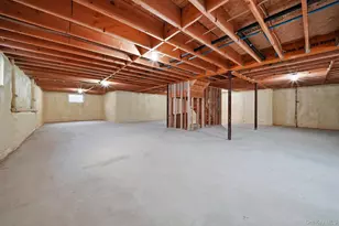 43 Barter Ln, Hicksville, NY 11801 - Photo 41