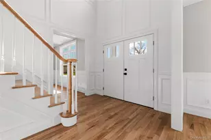 43 Barter Ln, Hicksville, NY 11801 - Photo 3