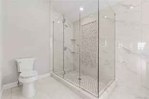 43 Barter Ln, Hicksville, NY 11801 - Photo 27