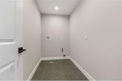 43 Barter Lane, Hicksville, NY 11801 - Photo 21