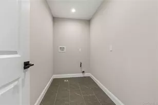 43 Barter Ln, Hicksville, NY 11801 - Photo 21