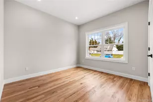 43 Barter Ln, Hicksville, NY 11801 - Photo 17