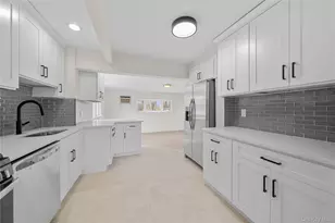 1656 N Gardiner Dr, Bay Shore, NY 11706 - Photo 3