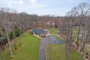 431 Woodbury Rd, Cold Spring Harbor, NY 11724 - Photo 3