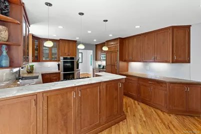 27 Stone Cabin Road, New Rochelle, NY 10801 - Photo 9