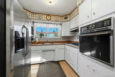 19 Duke Place, Glen Cove, NY 11542 - Photo 15