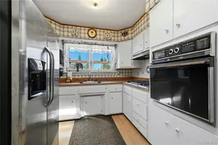 19 Duke Pl, Glen Cove, NY 11542 - Photo 15