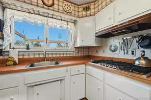 19 Duke Pl, Glen Cove, NY 11542 - Photo 17