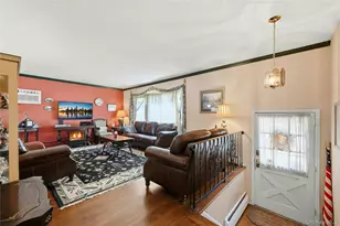 19 Duke Pl, Glen Cove, NY 11542 - Photo 7