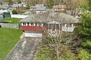 19 Duke Pl, Glen Cove, NY 11542 - Photo 3