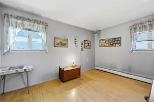 19 Duke Pl, Glen Cove, NY 11542 - Photo 21