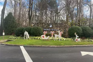 389 Clubhouse Ct, Coram, NY 11727 - Photo 17