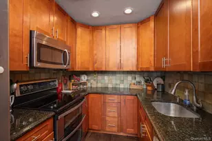 47 Greenmeadow Ct, Deer Park, NY 11729 - Photo 7