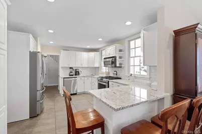 84 Earl Street, Westbury, NY 11590 - Photo 7