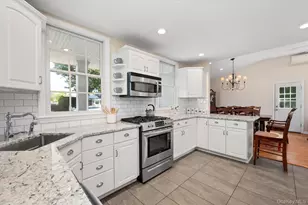 84 Earl St, Westbury, NY 11590 - Photo 5