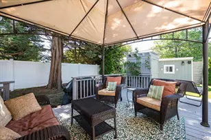 84 Earl St, Westbury, NY 11590 - Photo 21