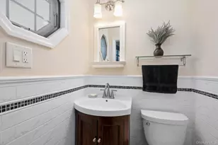 84 Earl St, Westbury, NY 11590 - Photo 15