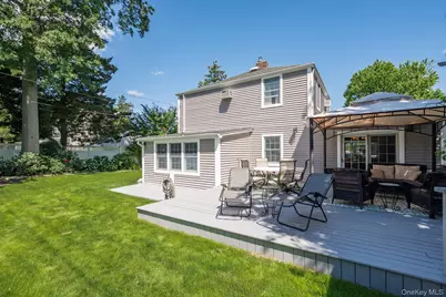 84 Earl Street, Westbury, NY 11590 - Photo 23