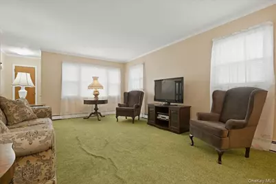 117 Terrace Avenue, Floral Park, NY 11001 - Photo 5