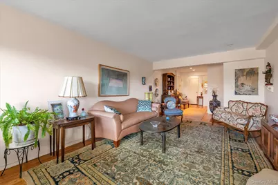 30 Stoner Avenue #3O, Great Neck, NY 11021 - Photo 3