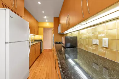 30 Stoner Avenue #3O, Great Neck, NY 11021 - Photo 3