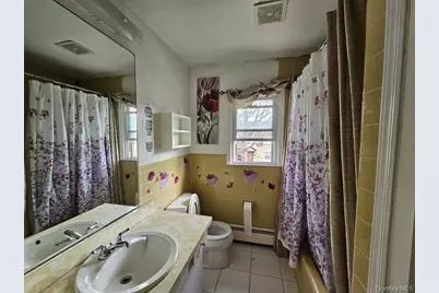5 Ireland Place, Copiague, NY 11726 - Photo 7