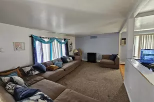 5 Ireland Pl, Copiague, NY 11726 - Photo 3