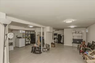 132 Wardwell Rd, Mineola, NY 11501 - Photo 23