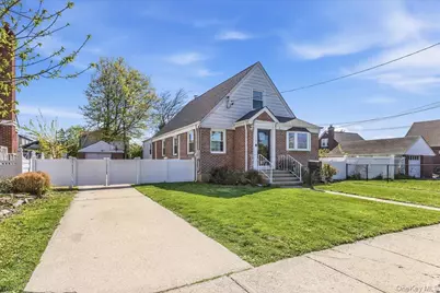 132 Wardwell Road, Mineola, NY 11501 - Photo 3