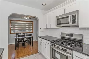 132 Wardwell Rd, Mineola, NY 11501 - Photo 11