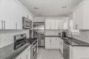 132 Wardwell Rd, Mineola, NY 11501 - Photo 9