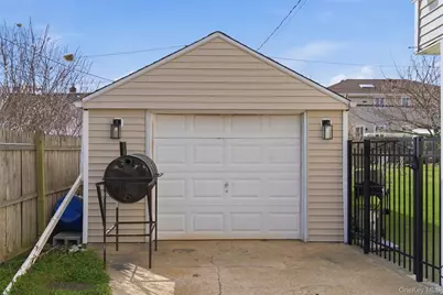 632 Wyngate Drive W, Valley Stream, NY 11580 - Photo 23