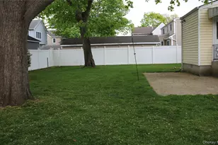 8 Garden Pl, Merrick, NY 11566 - Photo 11