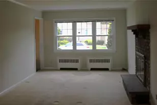 8 Garden Pl, Merrick, NY 11566 - Photo 3