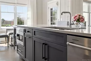 22302 Aspenwood Dr, Plainview, NY 11803 - Photo 15