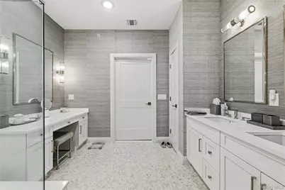 22302 Aspenwood Drive #22302, Plainview, NY 11803 - Photo 25