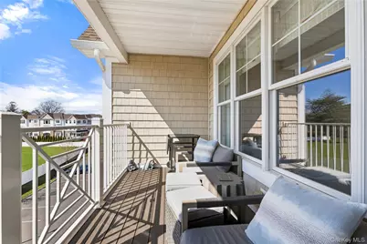 22302 Aspenwood Drive #22302, Plainview, NY 11803 - Photo 21