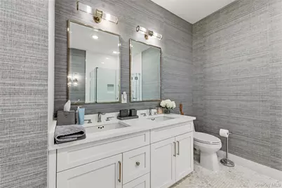 22302 Aspenwood Drive #22302, Plainview, NY 11803 - Photo 27