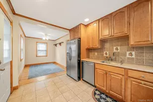 1760 Slocum St, Hewlett, NY 11557 - Photo 5