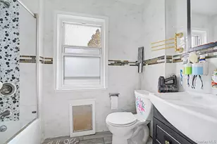 11 Baker Hill Rd, Great Neck, NY 11023 - Photo 21